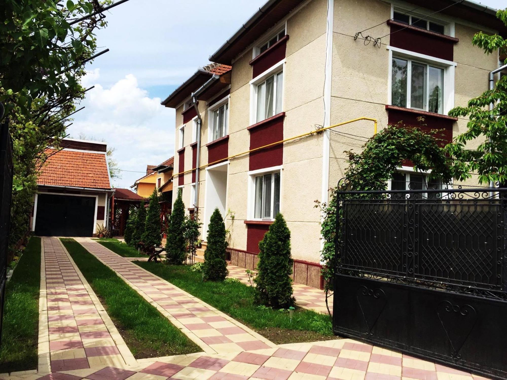 Casa Mary Hotell Haţeg Exteriör bild